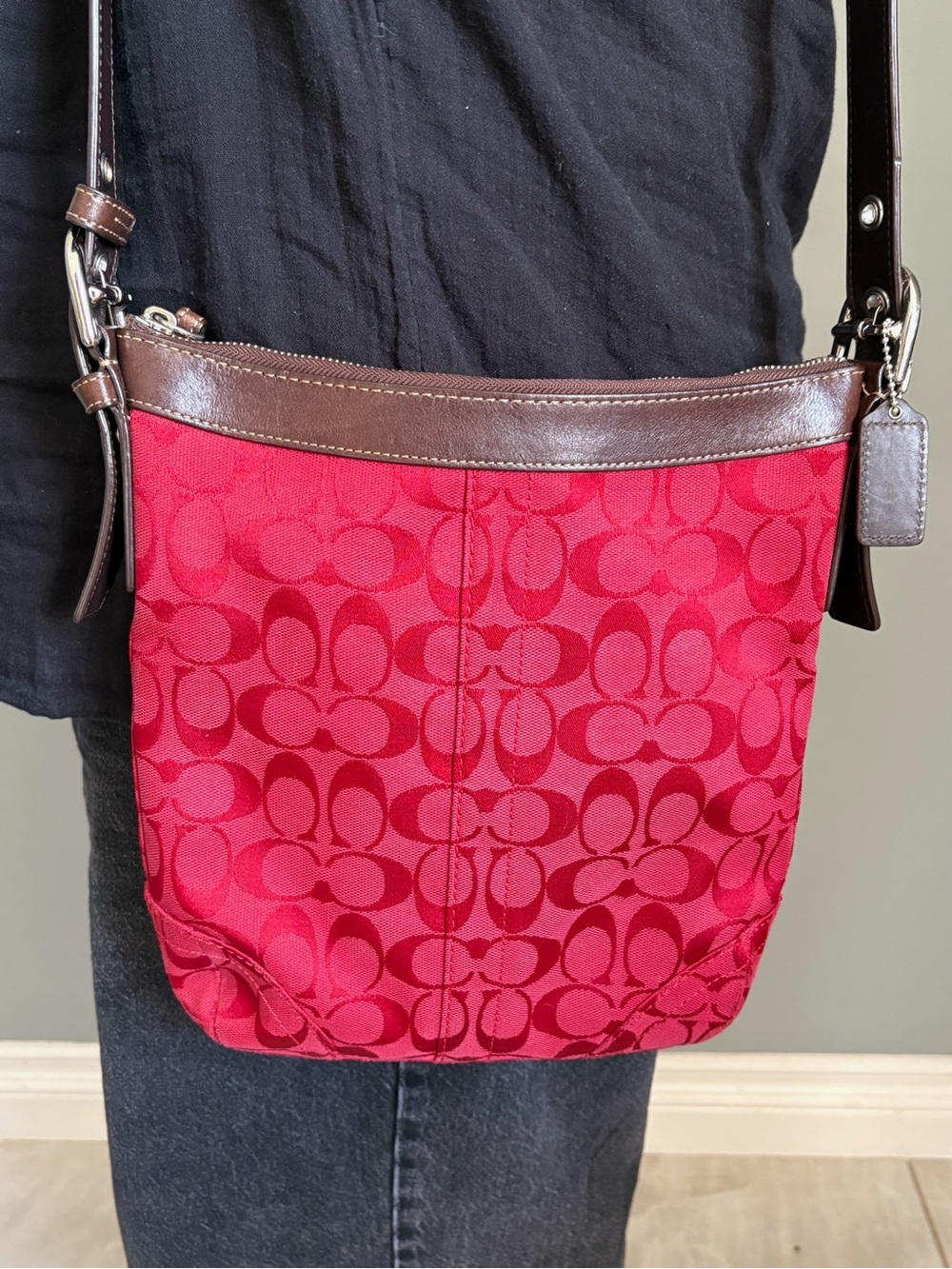 Vintage Coach Legacy Slim Duffle (Style F12882) in Red Signature C Jacquard - Picture 2 of 7